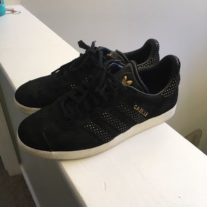 Women’s size 7 adidas gazelle